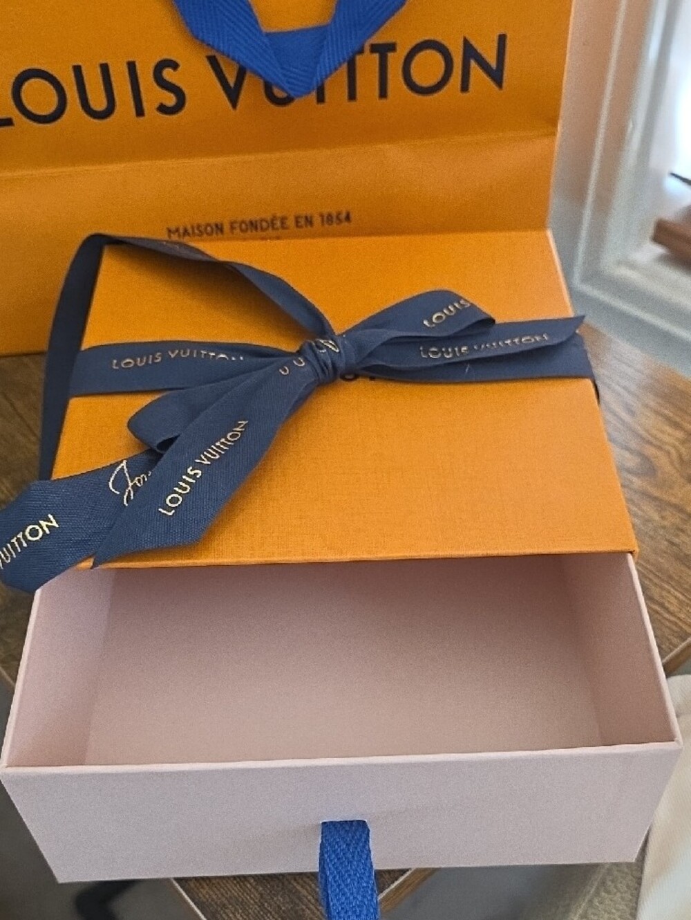 Louis Vuitton Gift Bag, Box, Dustbag, Ribbon - Picture 4 of 6